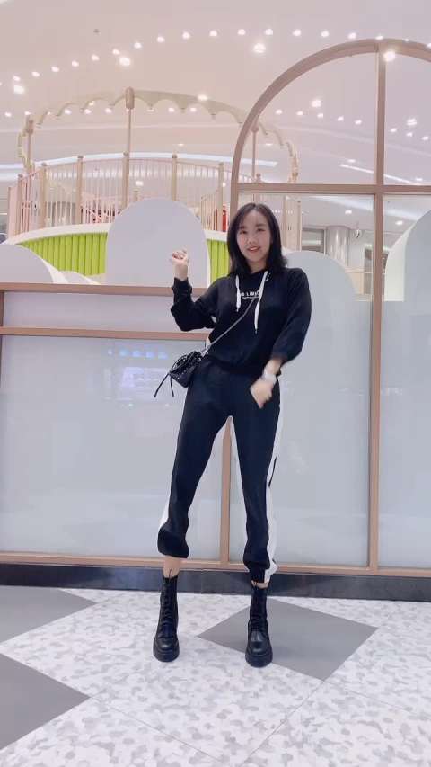 小巷深处的抹油舞盛宴，独特舞蹈与风味小店的最新魅力